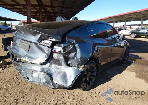 2020 Tesla Model Y Long Range Dual Motor All-Wheel Drive z USA, uszkodzony, nr VIN 5YJYGDEE3LF056630